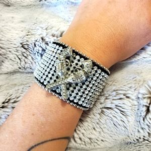 Pistol cuff